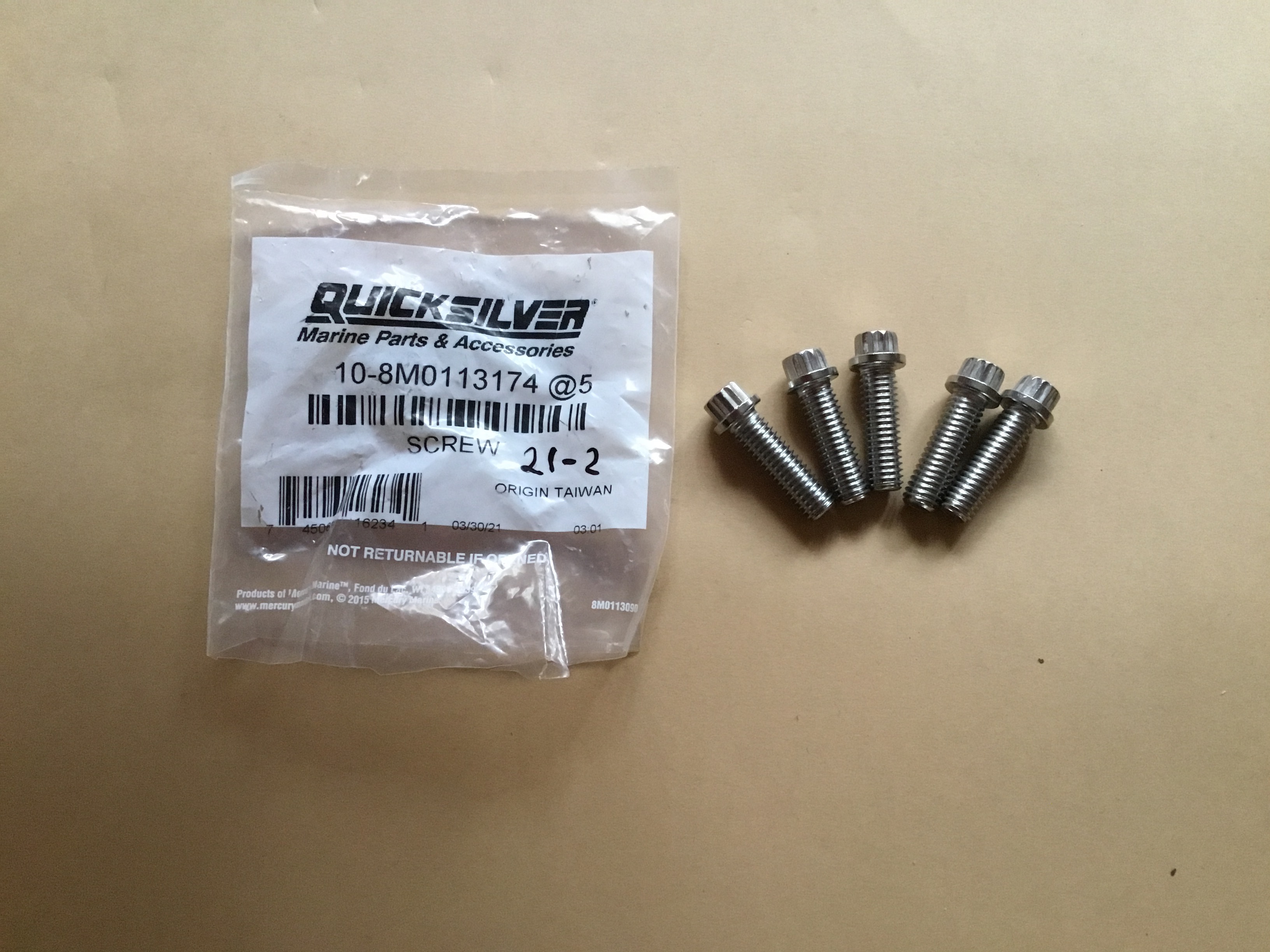 Болт кріплення вихлопної труби Mercruiser 10-8M0113174 8M0113174