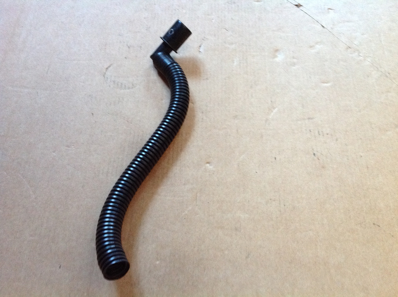 Шланг сапуна з коліном правий Mercruiser 1589424 97850