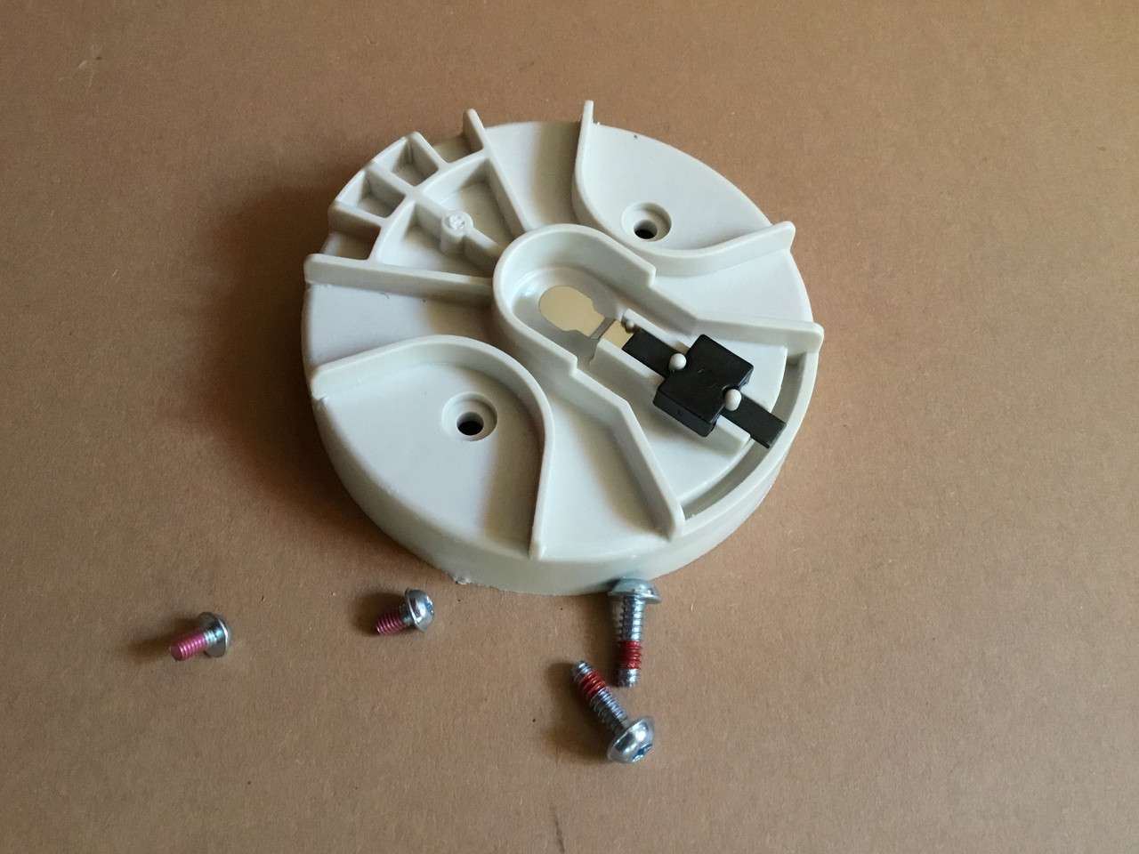 Бігунок розподільника (трамблера) V6 V8 4.3L 5.0L 5.7L 6.2L MPI Mercruiser 898253013 8M6001222 Volvo 3858977