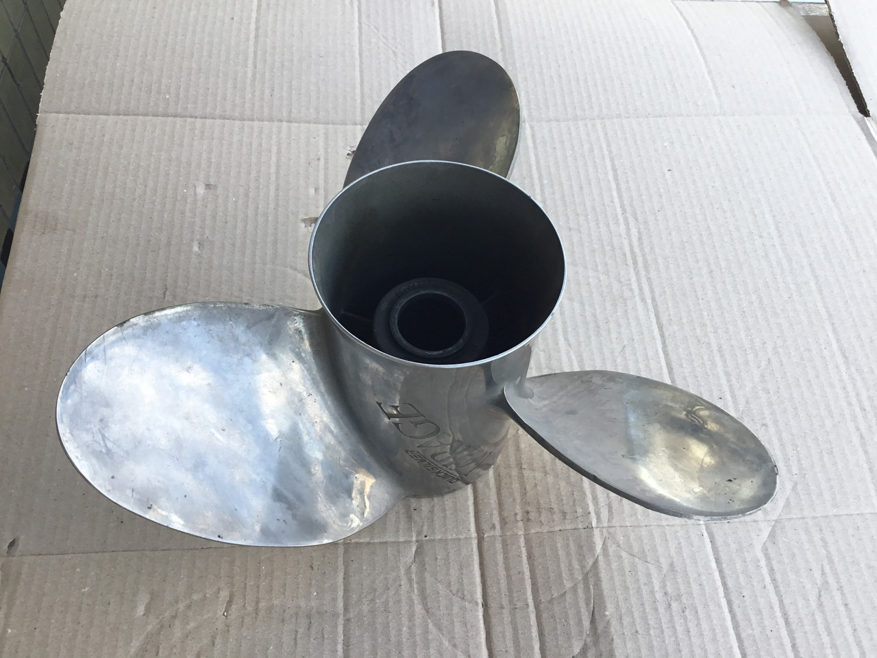 Винт гребной (propeller) левого вращения Mirage + Mercruiser 48-13703-21 13703A46