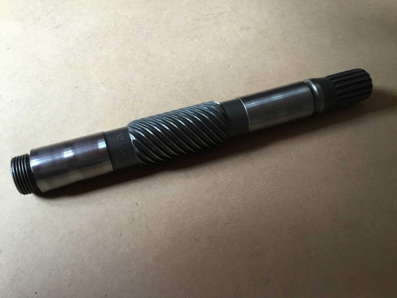 Вал приводу верхнього редуктора Volvo Penta 3852292 853916